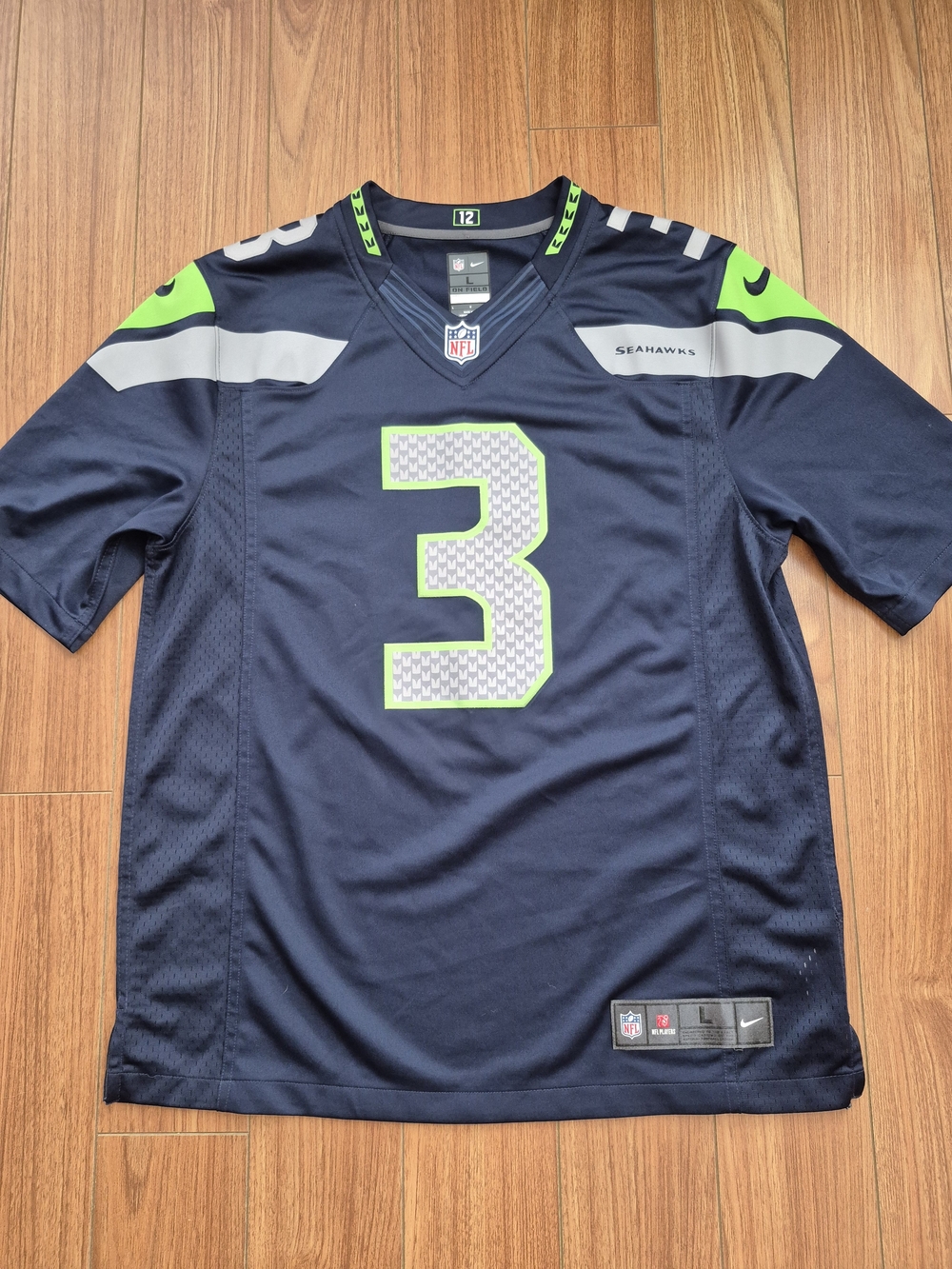 Nike Men’s Russell Wilson Seattle Seahawks NFL Football Jersey